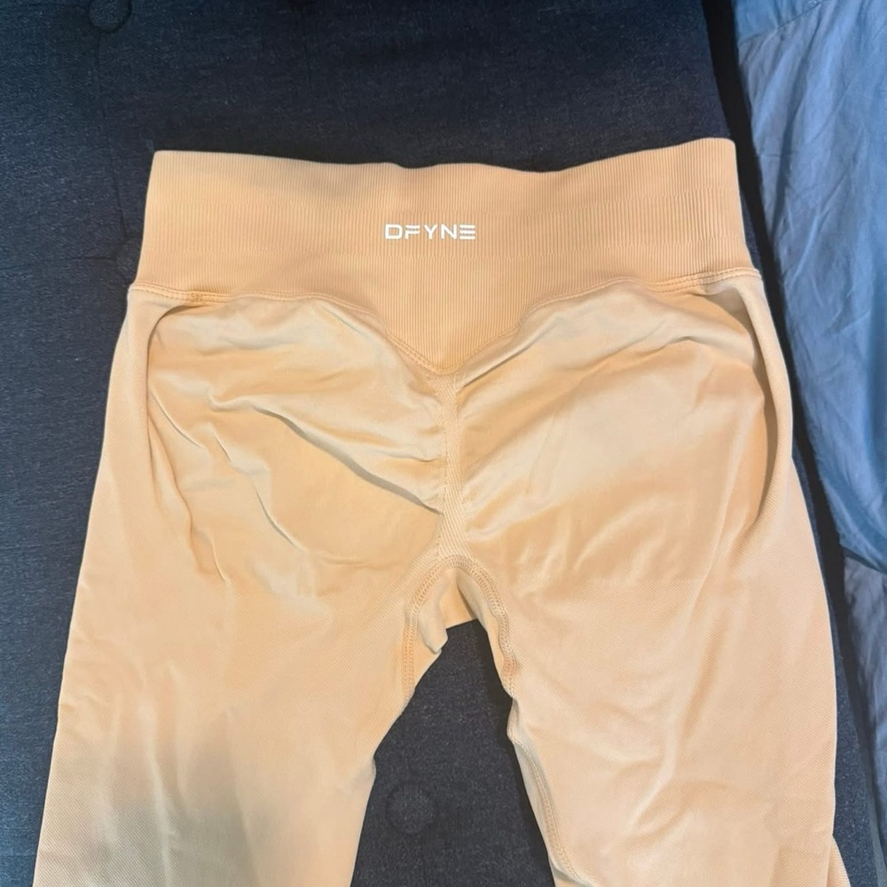 DFYNE Women's High-Waist Leggings in Peach